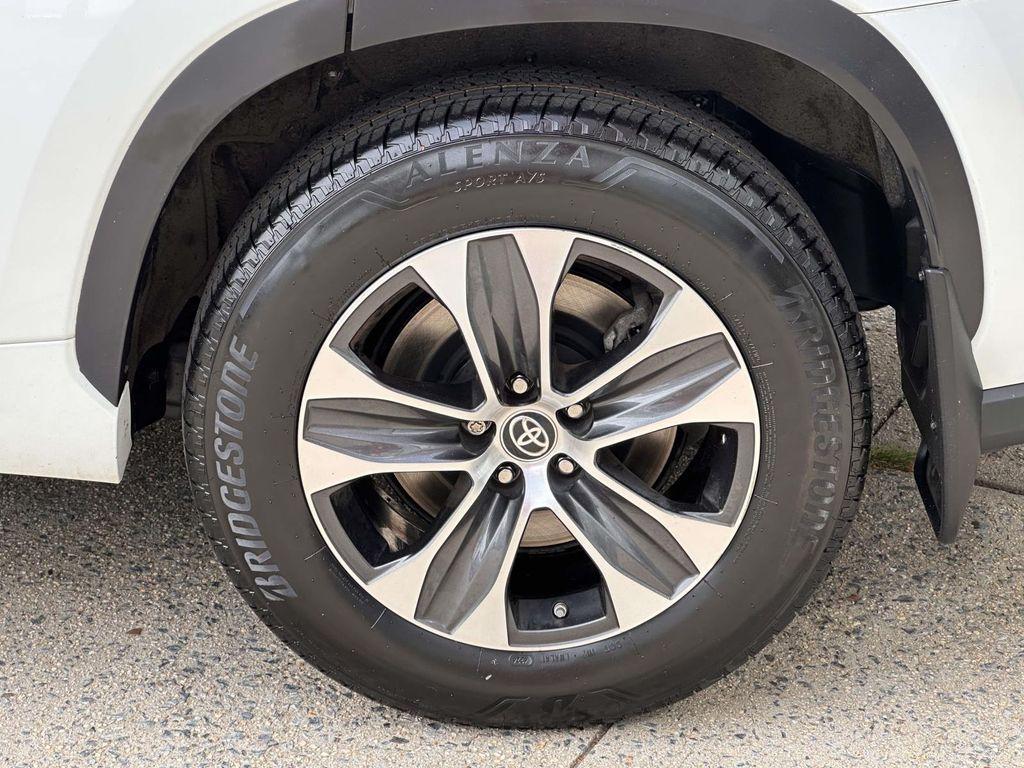 used 2022 Toyota Highlander car, priced at $39,998