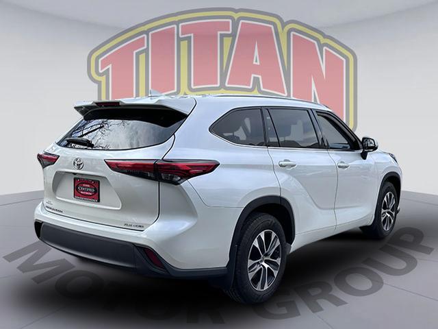 used 2020 Toyota Highlander car, priced at $29,995
