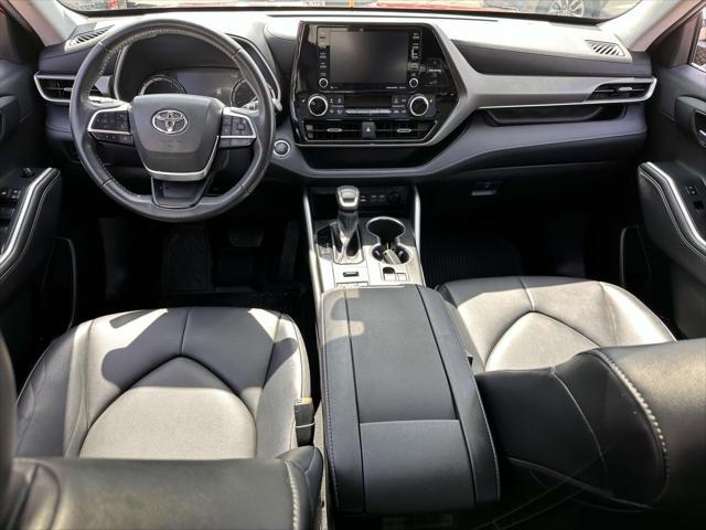 used 2022 Toyota Highlander car, priced at $39,995