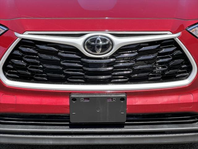 used 2022 Toyota Highlander car, priced at $39,995