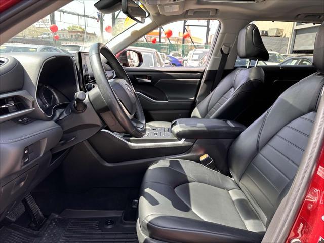 used 2022 Toyota Highlander car, priced at $39,995