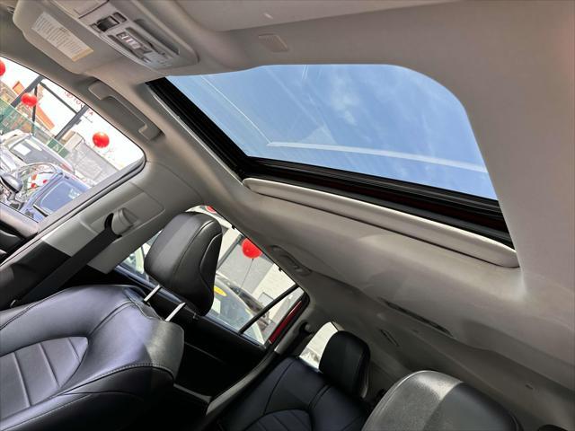 used 2022 Toyota Highlander car, priced at $39,995