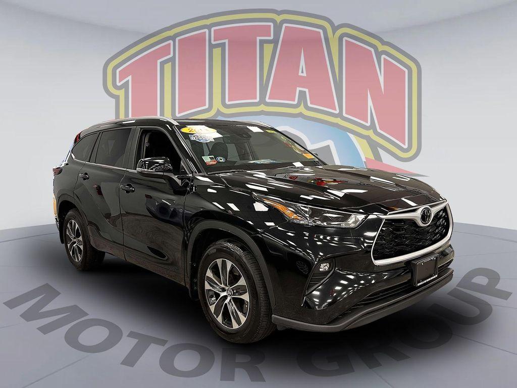 used 2025 Toyota Highlander car, priced at $44,588