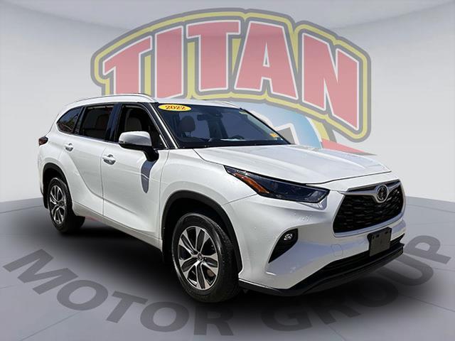 used 2022 Toyota Highlander car, priced at $38,999