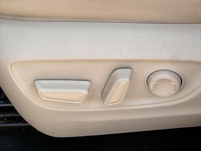 used 2022 Toyota Highlander car, priced at $38,999