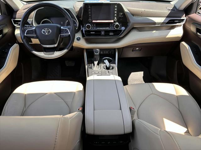 used 2022 Toyota Highlander car, priced at $38,999