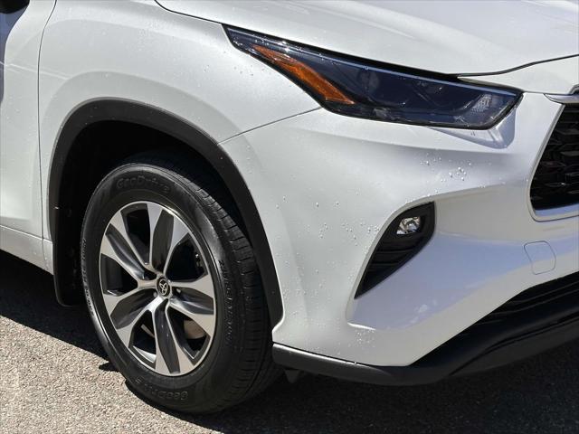 used 2022 Toyota Highlander car, priced at $38,999
