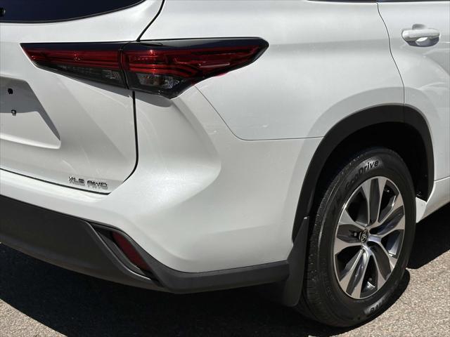 used 2022 Toyota Highlander car, priced at $38,999
