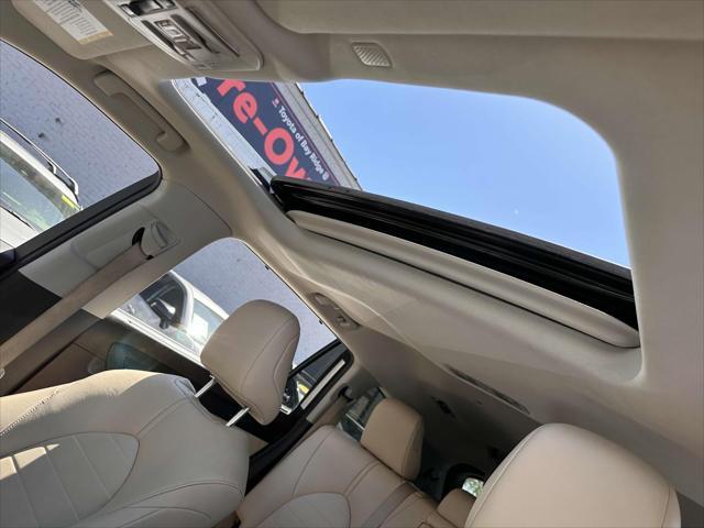 used 2022 Toyota Highlander car, priced at $38,999