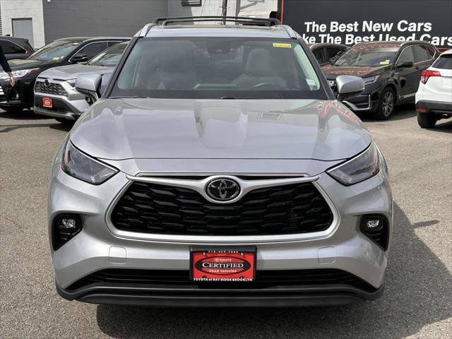 used 2022 Toyota Highlander car, priced at $40,688
