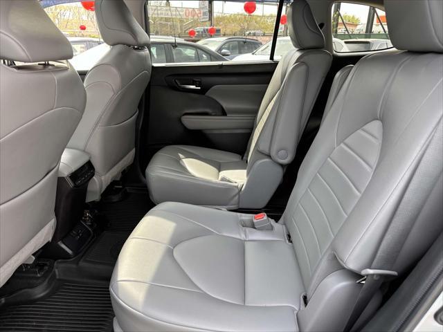 used 2022 Toyota Highlander car, priced at $40,688