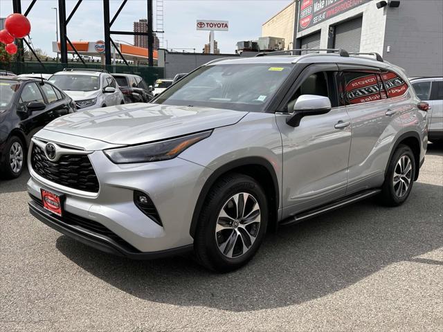 used 2022 Toyota Highlander car, priced at $40,688