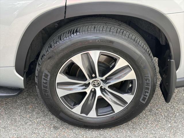 used 2022 Toyota Highlander car, priced at $40,688