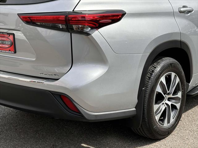 used 2022 Toyota Highlander car, priced at $40,688
