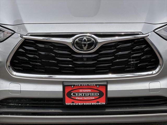 used 2022 Toyota Highlander car, priced at $45,998