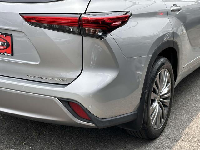 used 2022 Toyota Highlander car, priced at $45,998