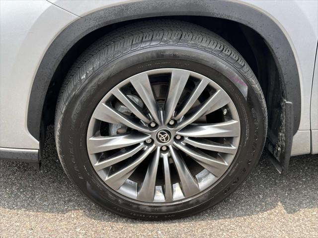 used 2022 Toyota Highlander car, priced at $45,998