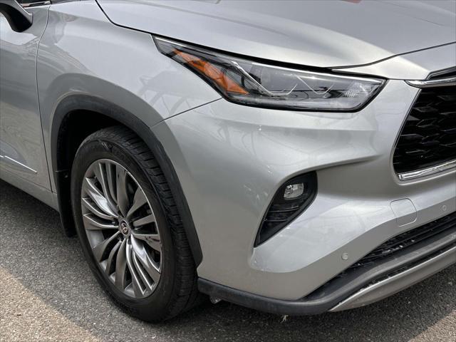 used 2022 Toyota Highlander car, priced at $45,998