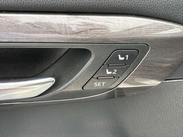 used 2022 Toyota Highlander car, priced at $45,998