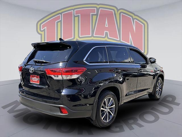 used 2017 Toyota Highlander car, priced at $26,998