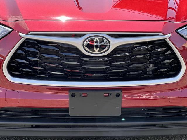 used 2022 Toyota Highlander car, priced at $40,488