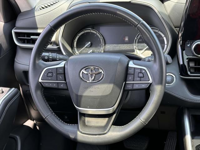 used 2022 Toyota Highlander car, priced at $40,488