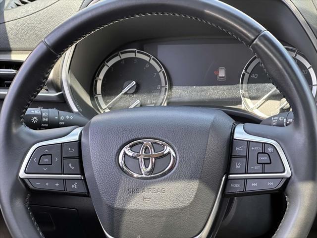 used 2022 Toyota Highlander car, priced at $40,488