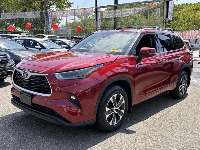 used 2022 Toyota Highlander car, priced at $40,488