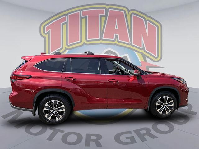 used 2022 Toyota Highlander car, priced at $40,488
