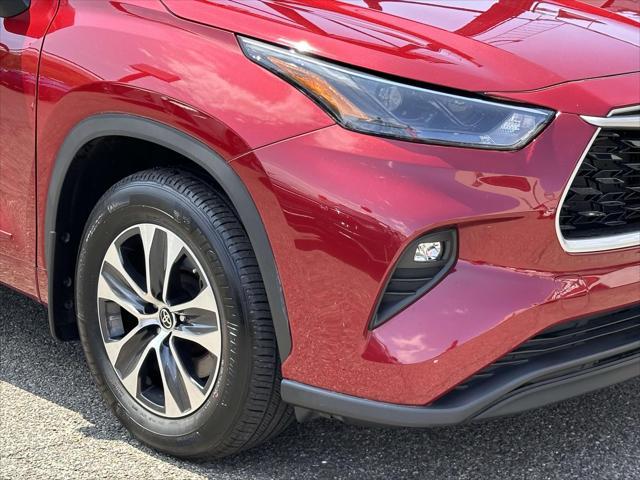 used 2022 Toyota Highlander car, priced at $40,488