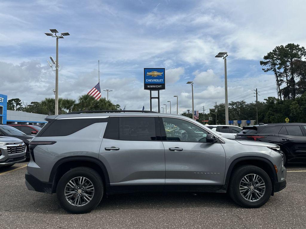 used 2024 Chevrolet Traverse car, priced at $37,621
