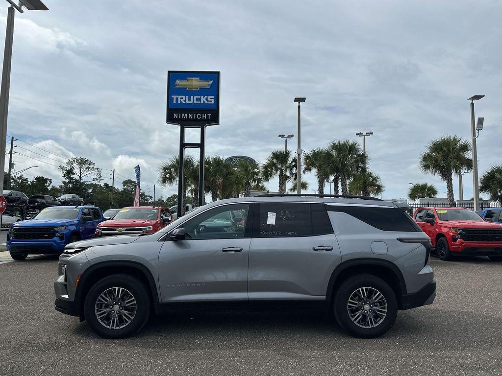 used 2024 Chevrolet Traverse car, priced at $37,621