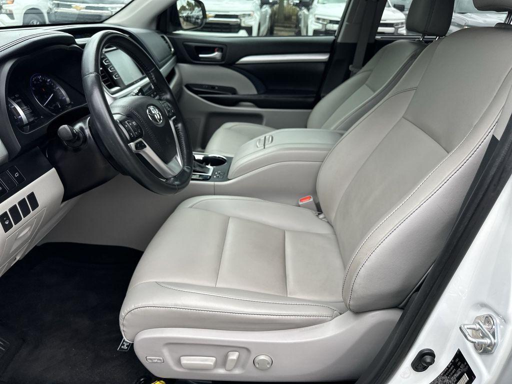 used 2019 Toyota Highlander car, priced at $28,995
