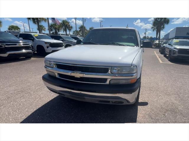 used 2005 Chevrolet Suburban car, priced at $10,000