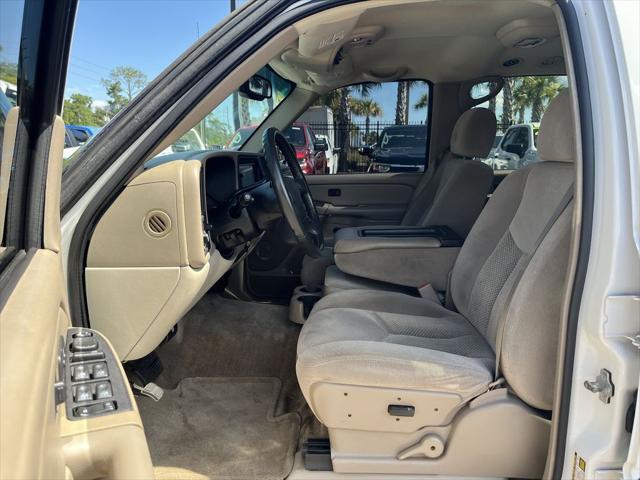 used 2005 Chevrolet Suburban car, priced at $10,000