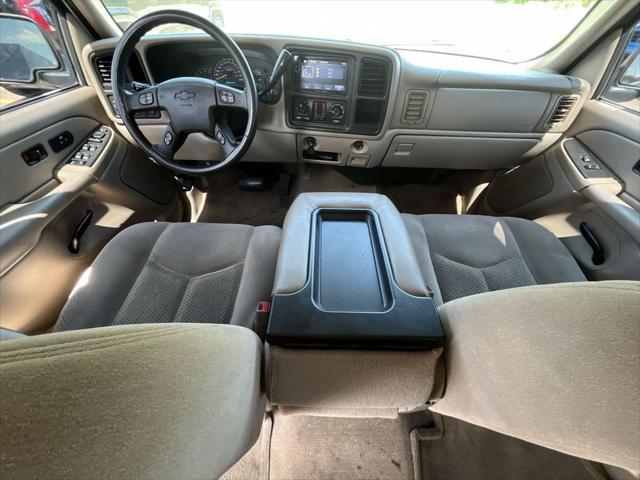 used 2005 Chevrolet Suburban car, priced at $10,000
