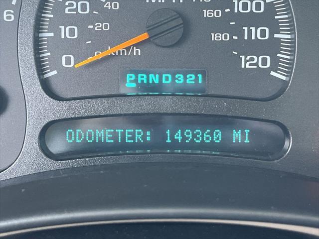 used 2005 Chevrolet Suburban car, priced at $10,000