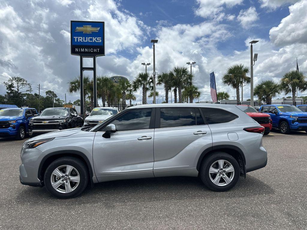 used 2023 Toyota Highlander car, priced at $32,998