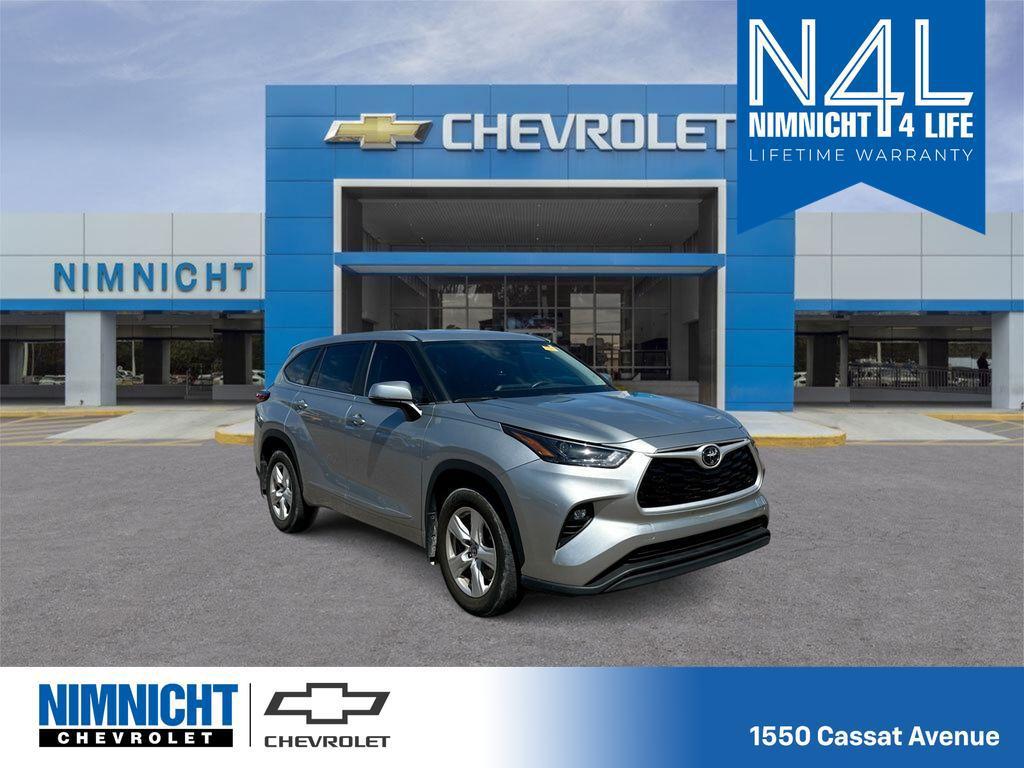 used 2023 Toyota Highlander car, priced at $32,998