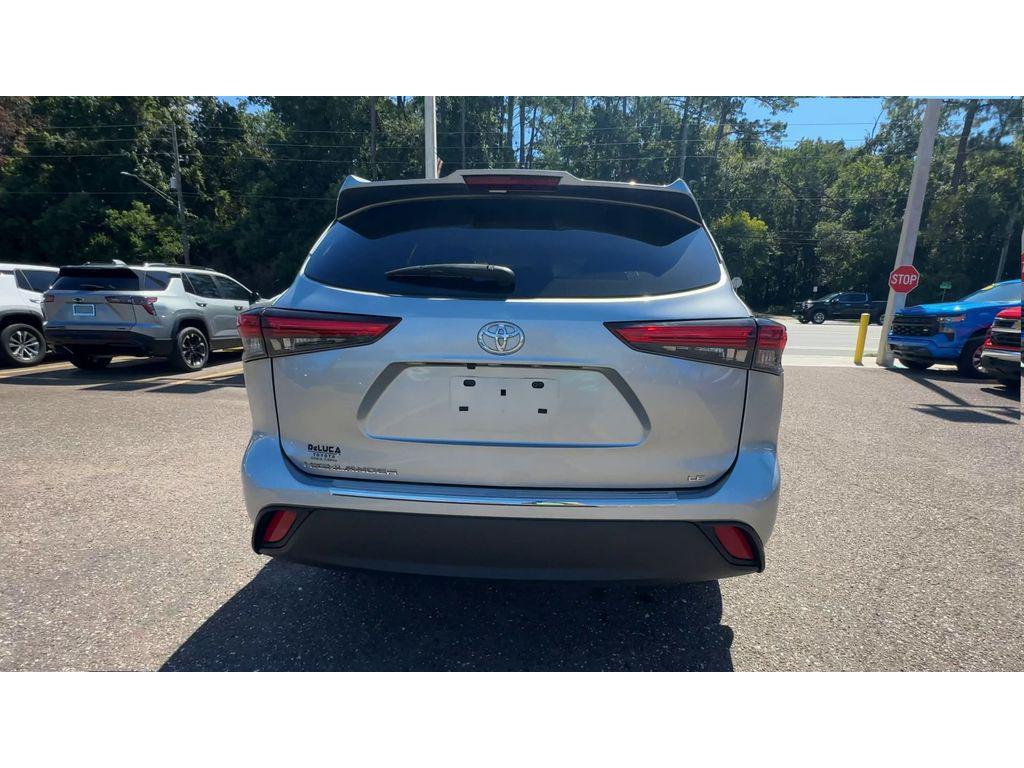 used 2023 Toyota Highlander car, priced at $32,998