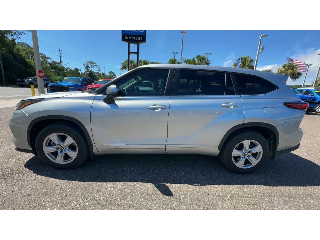 used 2023 Toyota Highlander car, priced at $32,998