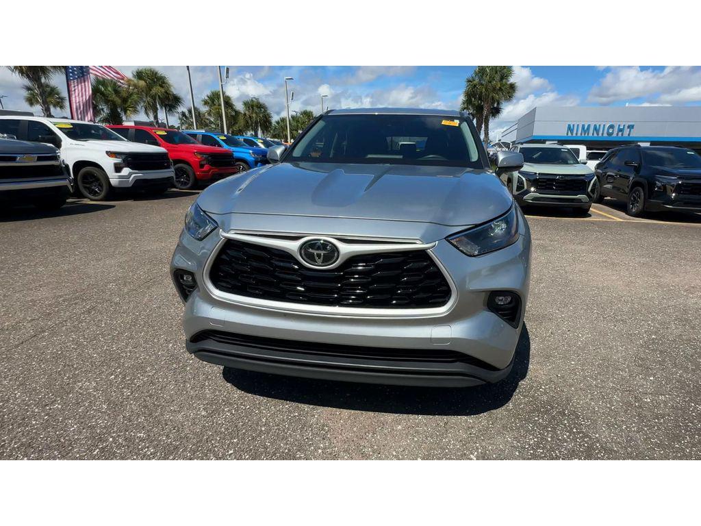 used 2023 Toyota Highlander car, priced at $32,998