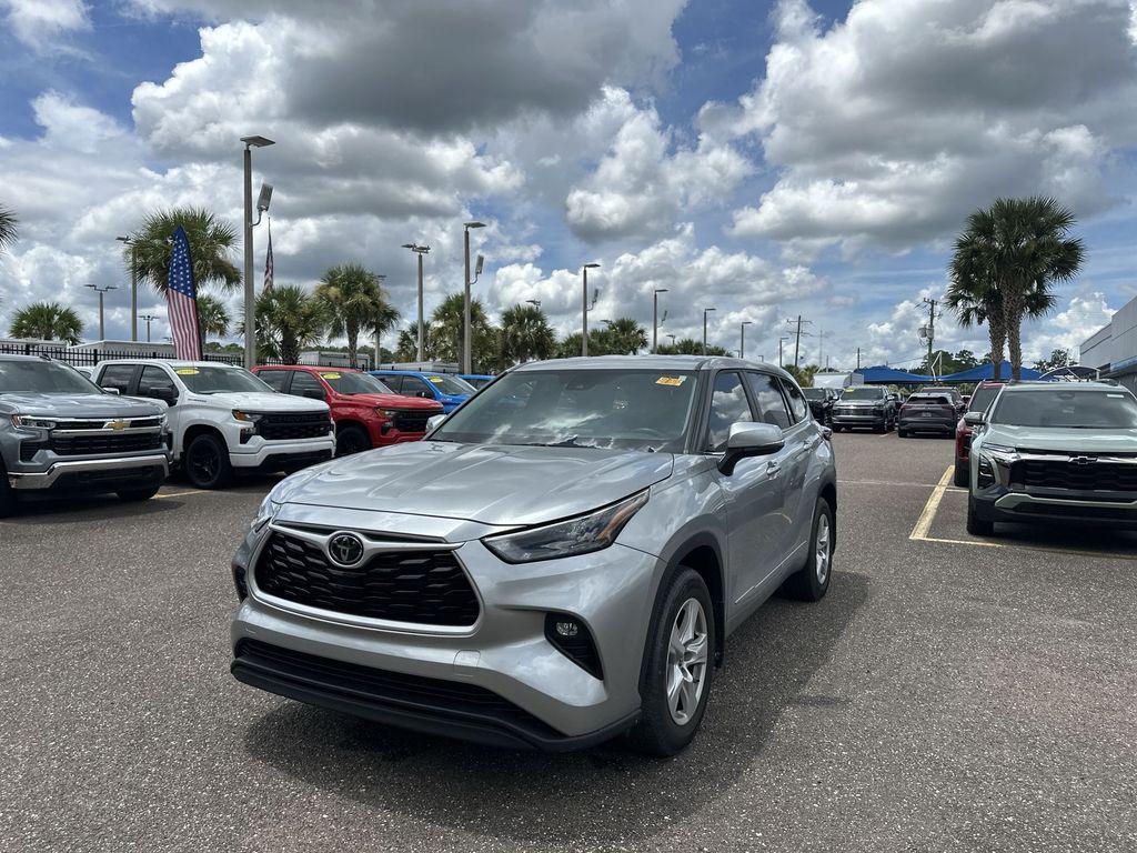 used 2023 Toyota Highlander car, priced at $32,998