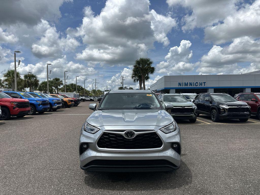 used 2023 Toyota Highlander car, priced at $32,998