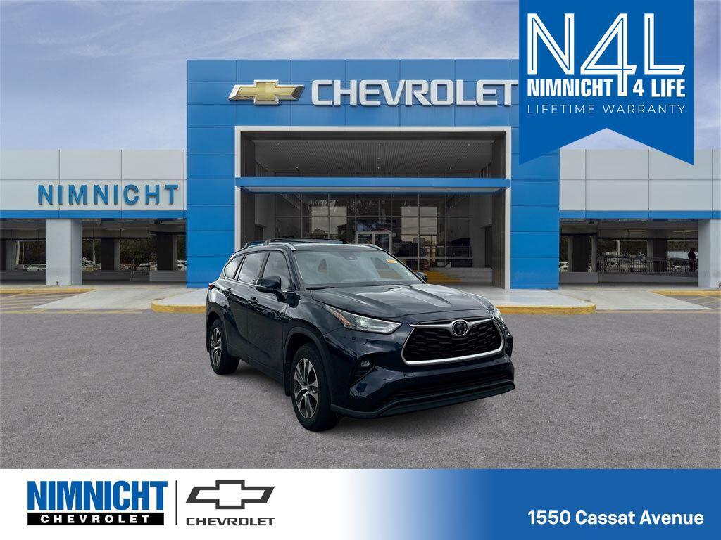 used 2023 Toyota Highlander car, priced at $36,021