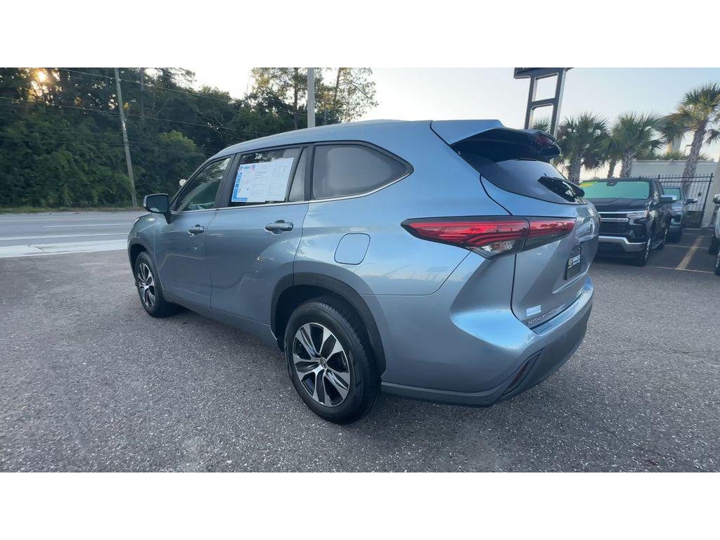used 2023 Toyota Highlander car, priced at $36,683