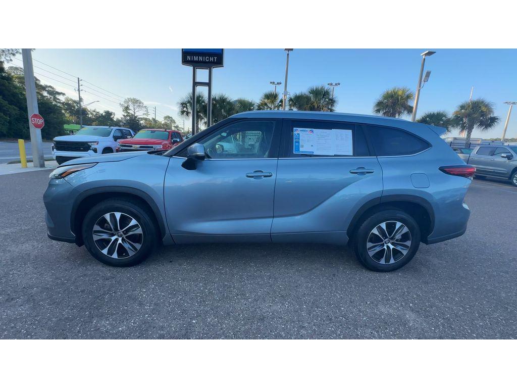 used 2023 Toyota Highlander car, priced at $36,683