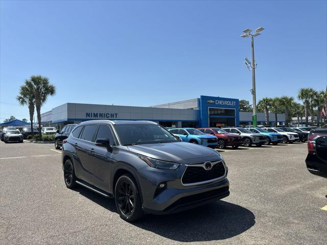 used 2023 Toyota Highlander car, priced at $35,788