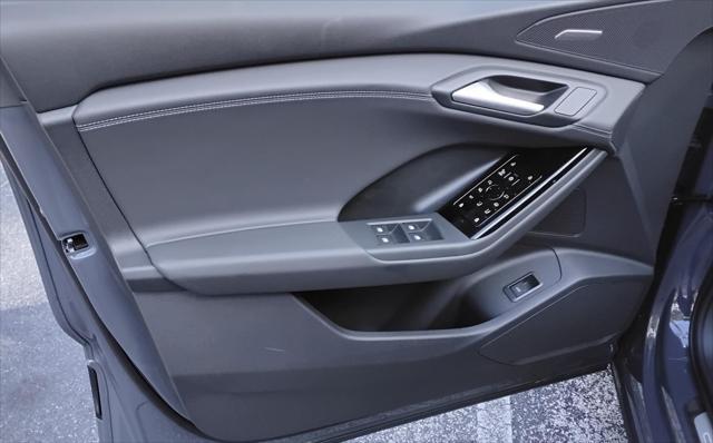 new 2025 Audi Q6 e-tron car, priced at $73,245