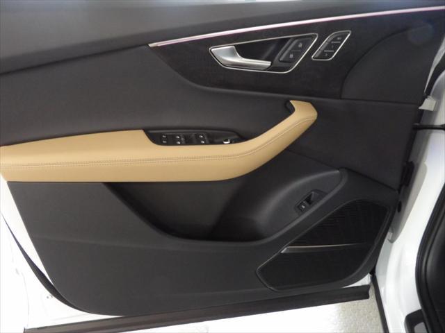 new 2025 Audi Q7 car, priced at $77,080